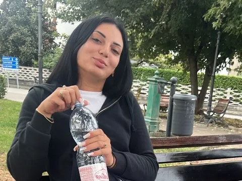 modelo de live sex clip AdelinaLacner