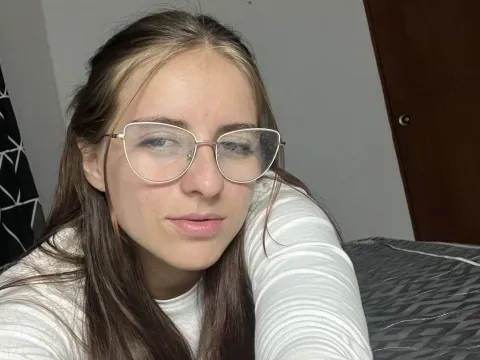 in live sex model AlanaSoon
