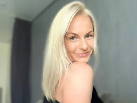 naked webcams model AliceeGrace