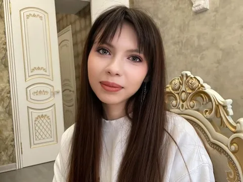 nude webcam chat model AlizeeLee