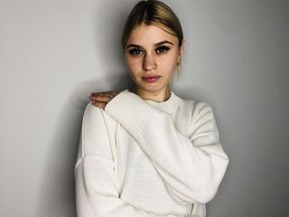 cam chat live sex model AmityHargus