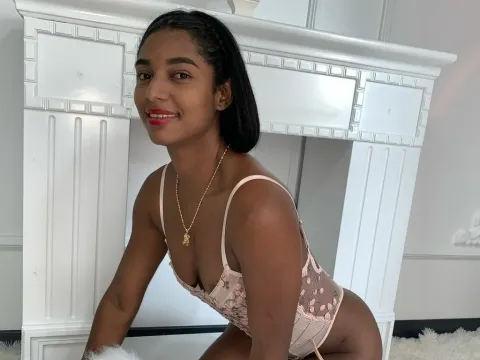 nude webcams model AylinLombardi