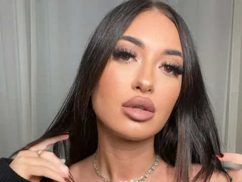 latina sex model BellaAdeline