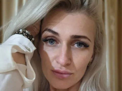 adult web cam model BrianaSage