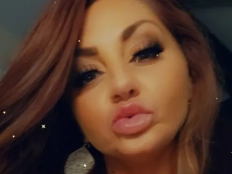 live web chat model BryerRayne