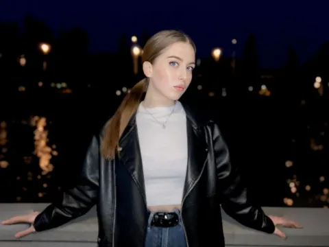 live chat model CarolineVigneau