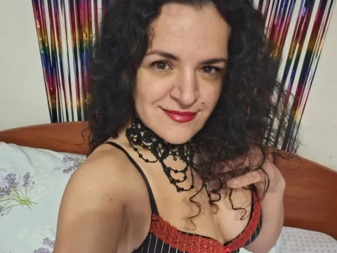 Have a live chat with webcam model Curlynat