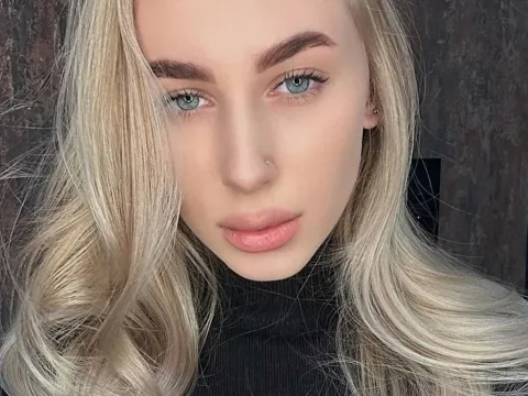 video live sex cam model DanielaLaroche