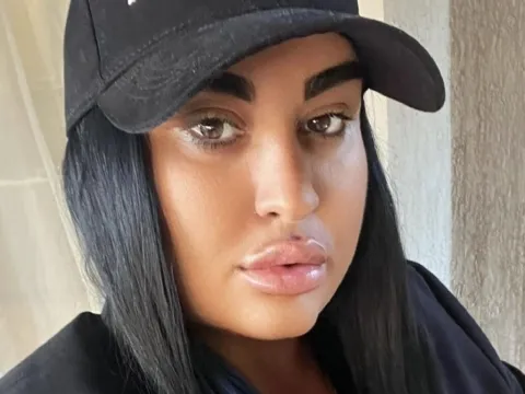 Tener un chat en directo con la modelo cámara web DesyreeDawson