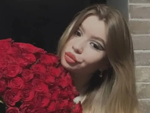 Tener un chat en directo con la modelo cámara web DianaMile