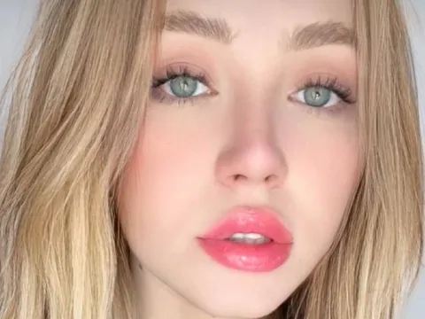 Tener un chat en directo con la modelo cámara web EmilyCarles
