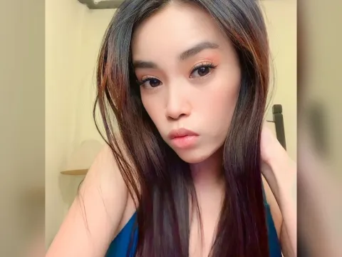 Tener un chat en directo con la modelo cámara web EmilyCian