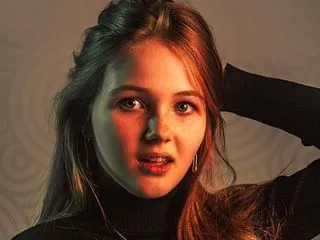 teen webcam model KikiOrtiz