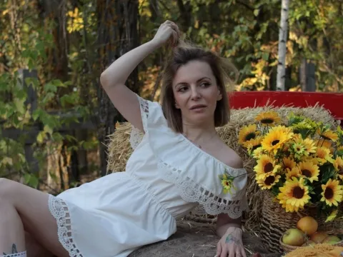 teen cam sex model KiraMissis