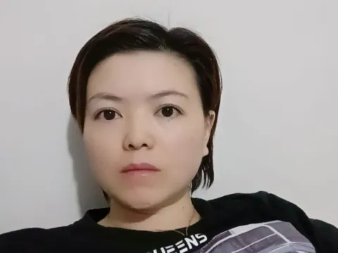 Have a live chat with webcam model LiZhengxia