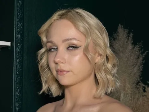live sex site model LikaDeMoon