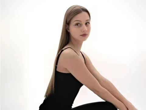 cock-sucking porn model LilianEvitt