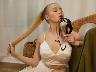 live sex chat model LouiseKarter