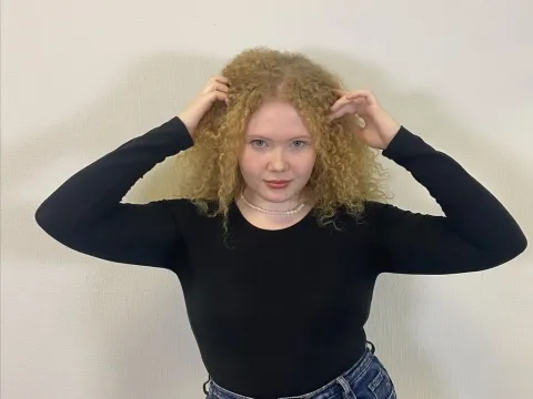 cam show model LynetBeckett