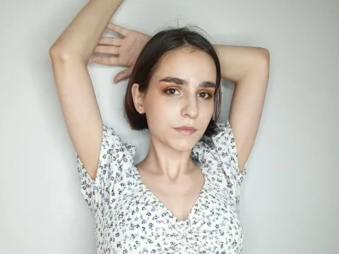 Have a live chat with webcam model LynetCruise