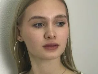 adult video chat model LynnaCheckley