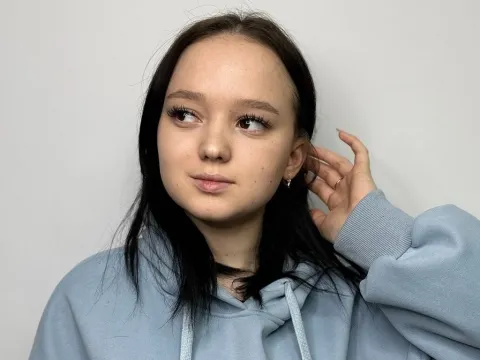 adult webcam model MaudBlanch