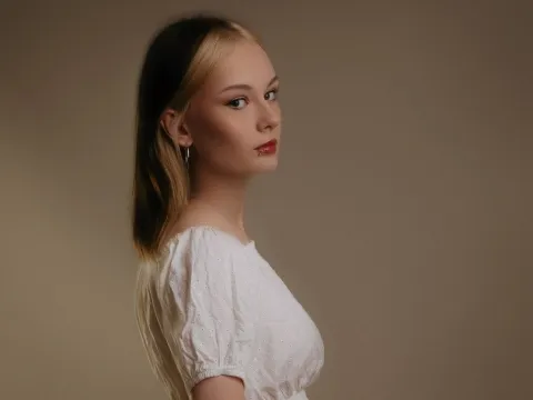 live now model RileyNixon