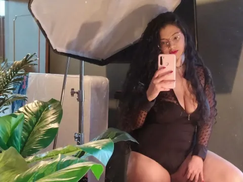 sex webcam model SaraHilz