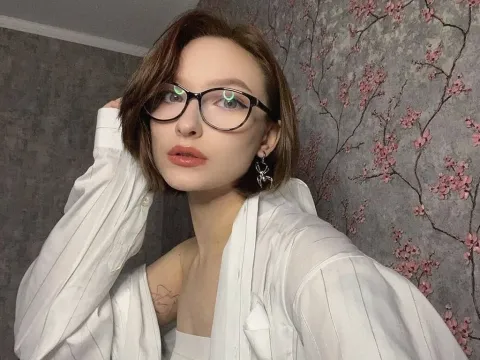 adult webcam model SummerAkira