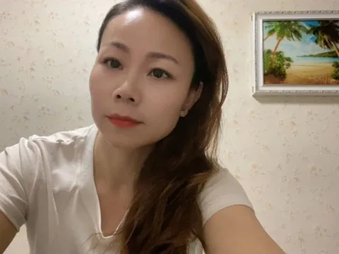 Tener un chat en directo con la modelo cámara web WuJingxian