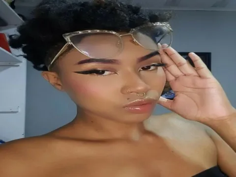 adult webcam model ZoeAguilar