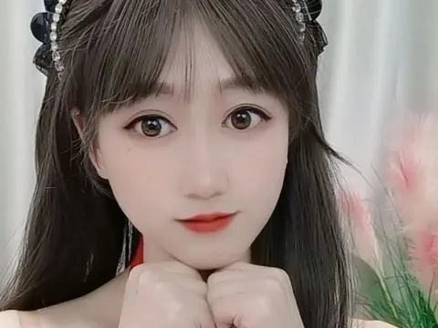 Tener un chat en directo con la modelo cámara web nanaxiang